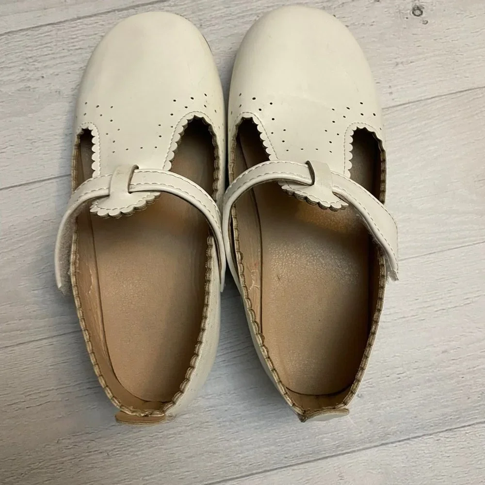 Girls white mary jane flats‎